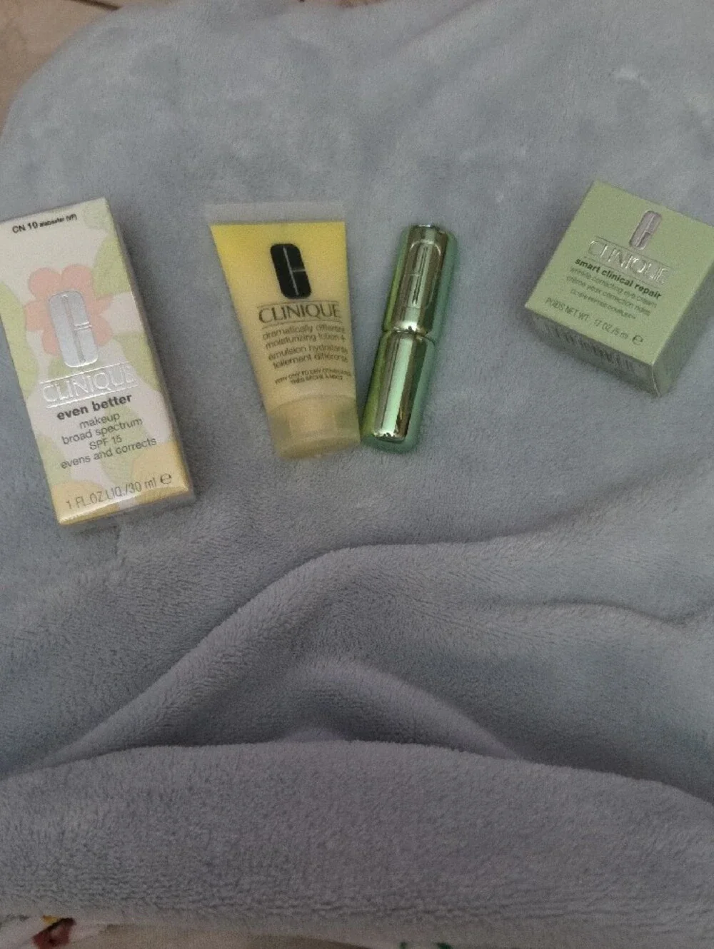 Clinique Green & Yellow Tropical Print Cosmetic Pouch Plus 4 Pc Makeup Set NWOT